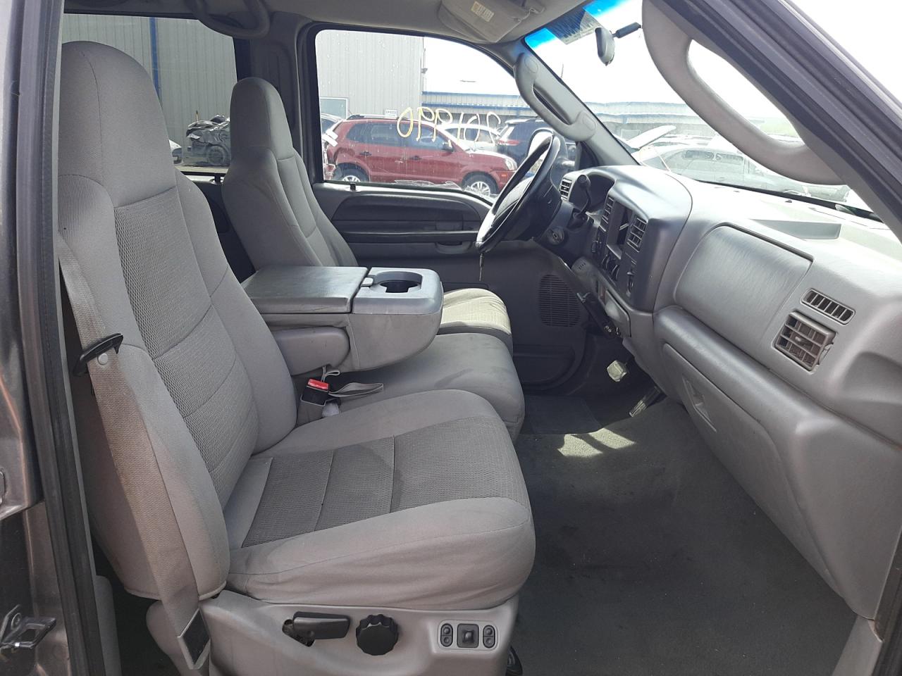 Photo 5 from auction – 2004 FORD F-250 with VIN 1FTNW21P04EC99526