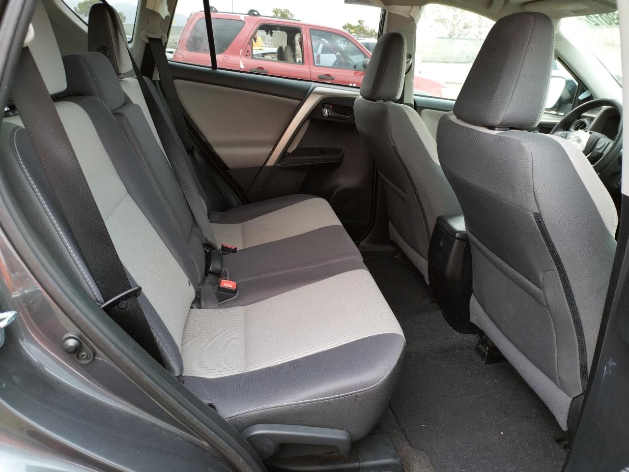 Photo 6 from auction – 2015 TOYOTA RAV4 XLE with VIN 2T3RFREV4FW241501