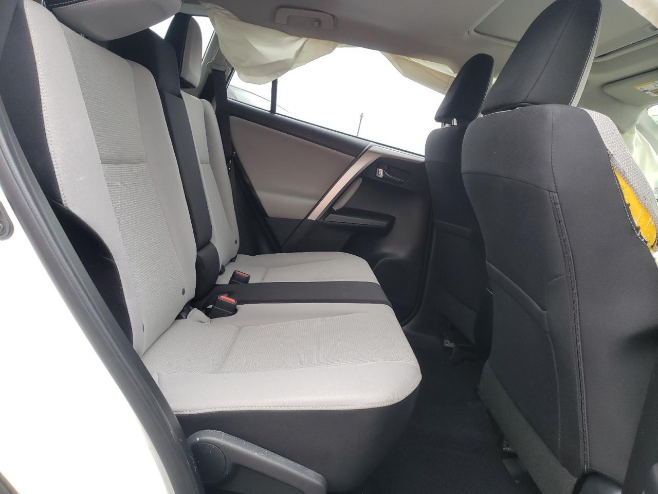 Photo 6 from auction – 2016 TOYOTA RAV4 XLE with VIN JTMRFREV4GD188992