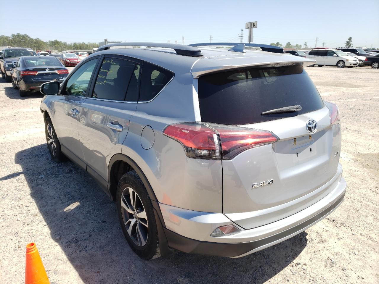 Photo 16 from auction – 2017 TOYOTA RAV4 XLE with VIN 2T3WFREV5HW370790