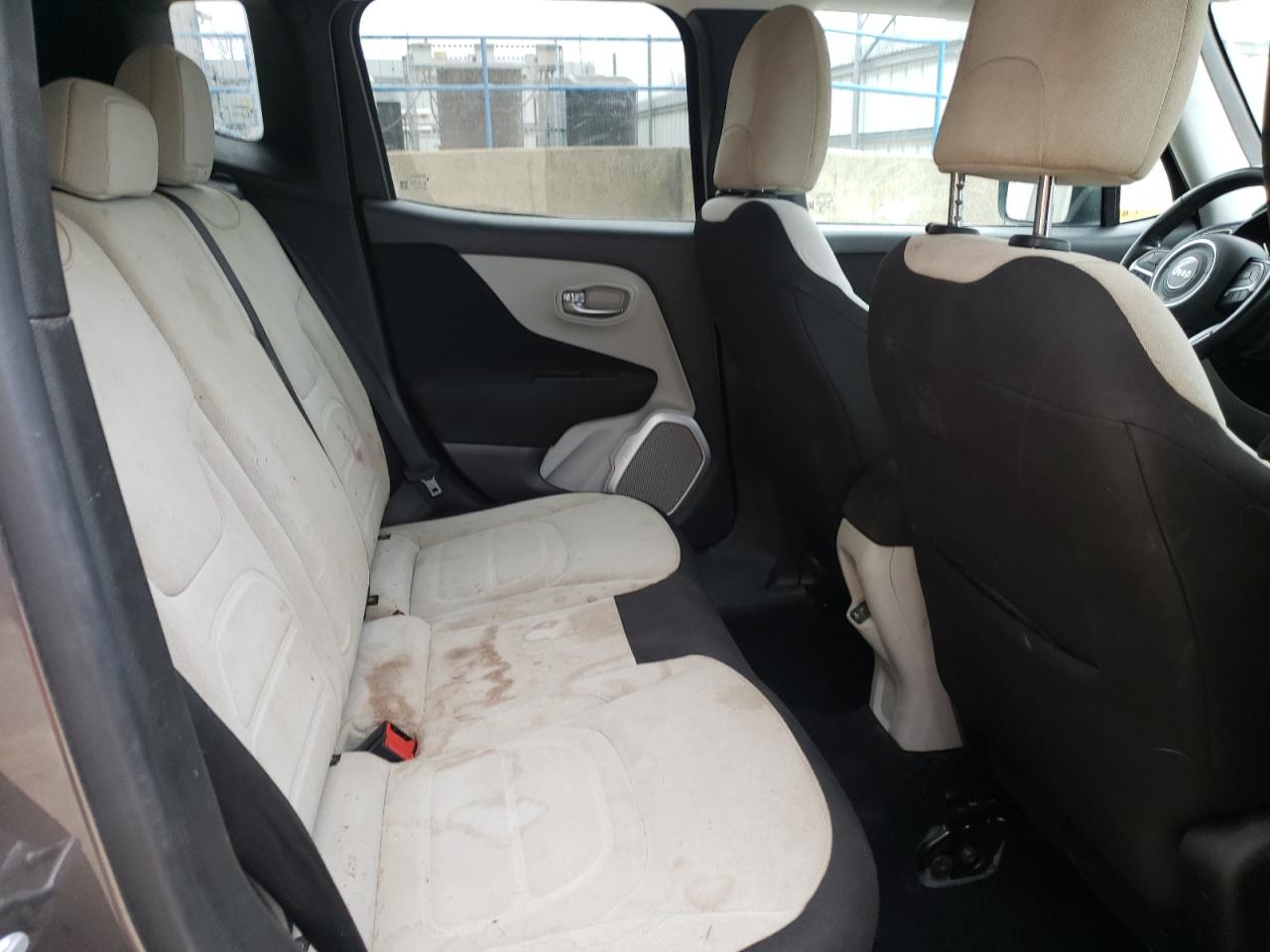 Photo 6 from auction – 2018 JEEP RENEGADE L with VIN ZACCJBBB6JPH44623