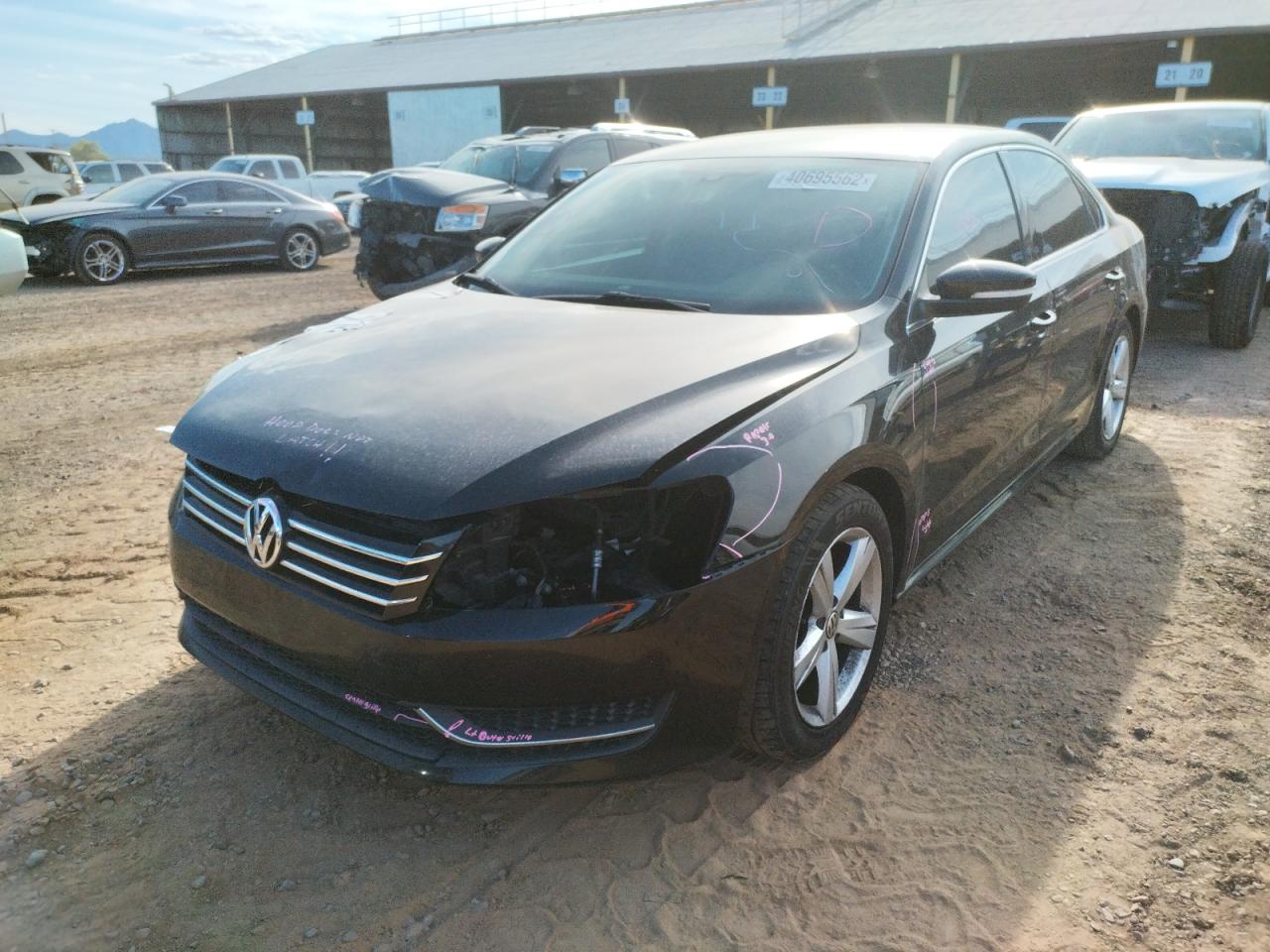 Photo 2 from auction – 2014 VOLKSWAGEN PASSAT SE with VIN 1VWBP7A3XEC007255