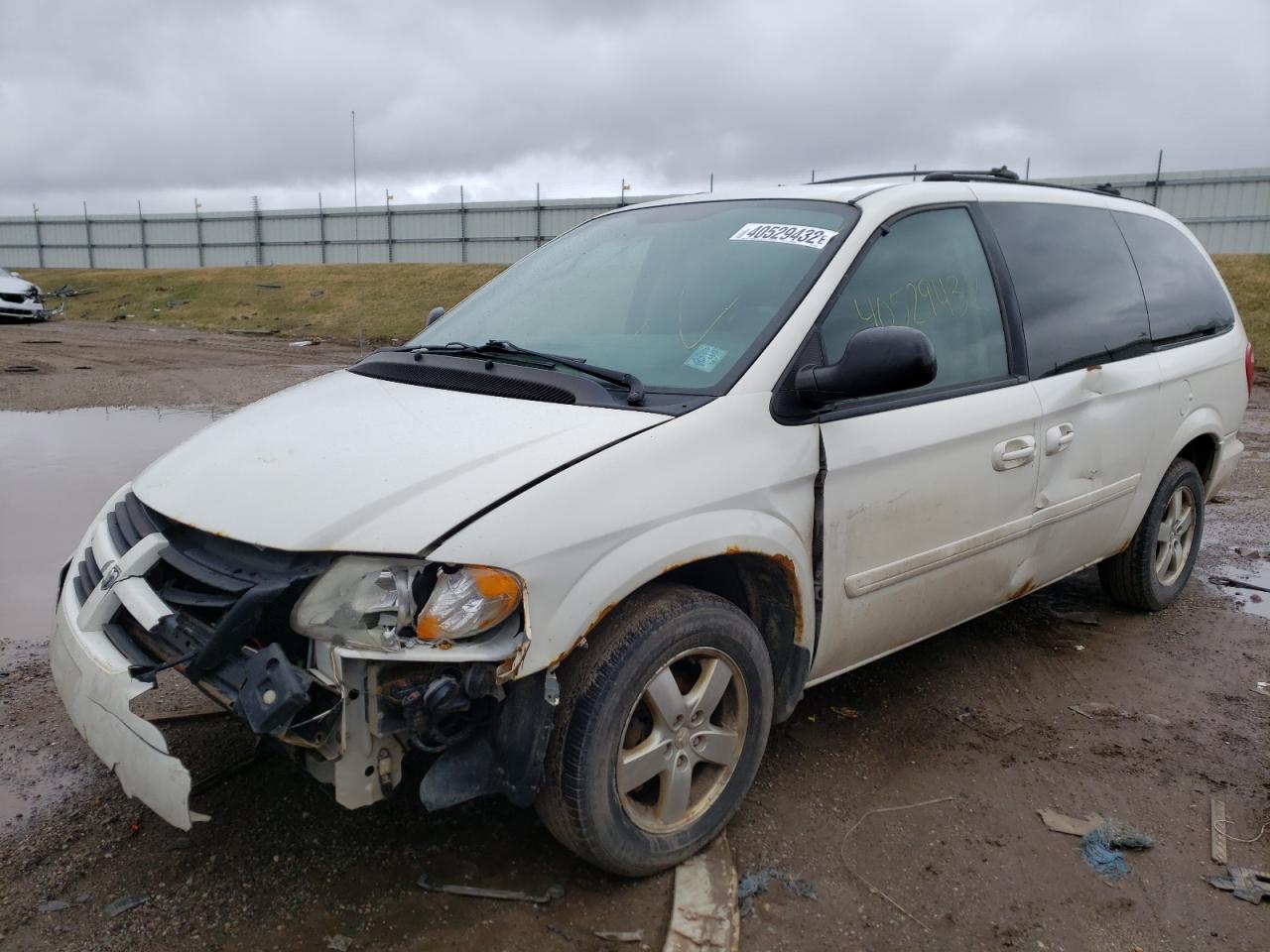Photo 2 from auction – 2005 DODGE GRAND CARA with VIN 2D4GP44L35R205088
