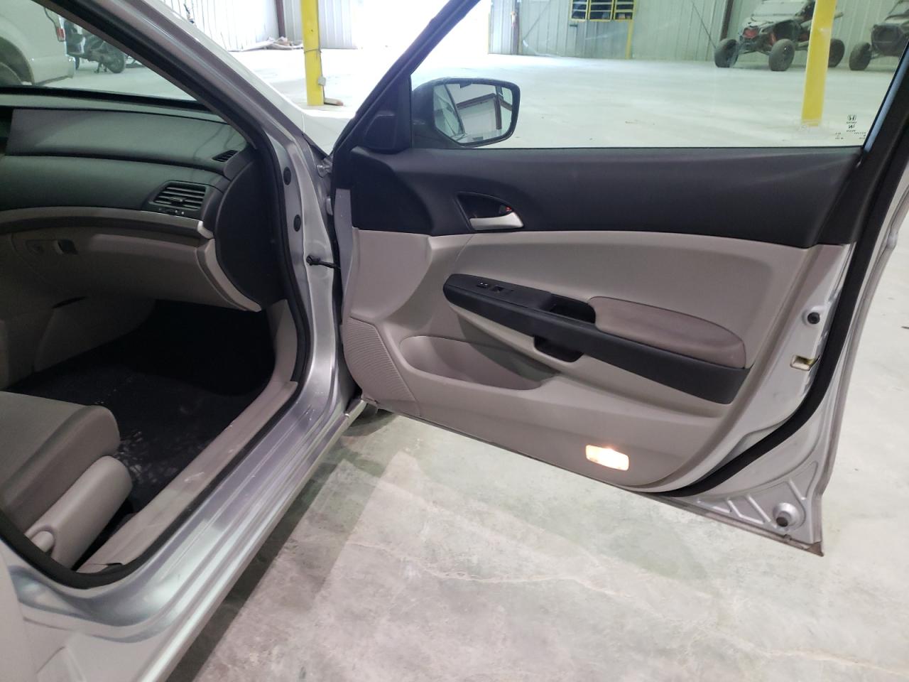 Photo 9 from auction – 2011 HONDA ACCORD LX with VIN 1HGCP2E37BA093766