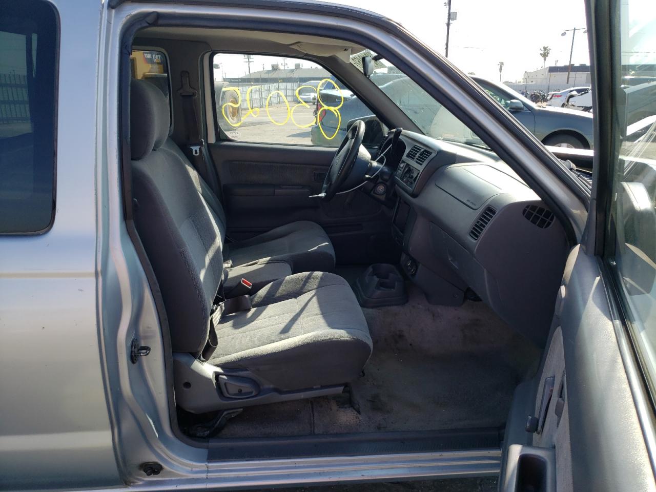 Photo 5 from auction – 2000 NISSAN FRONTIER K with VIN 1N6DD26S6YC338200