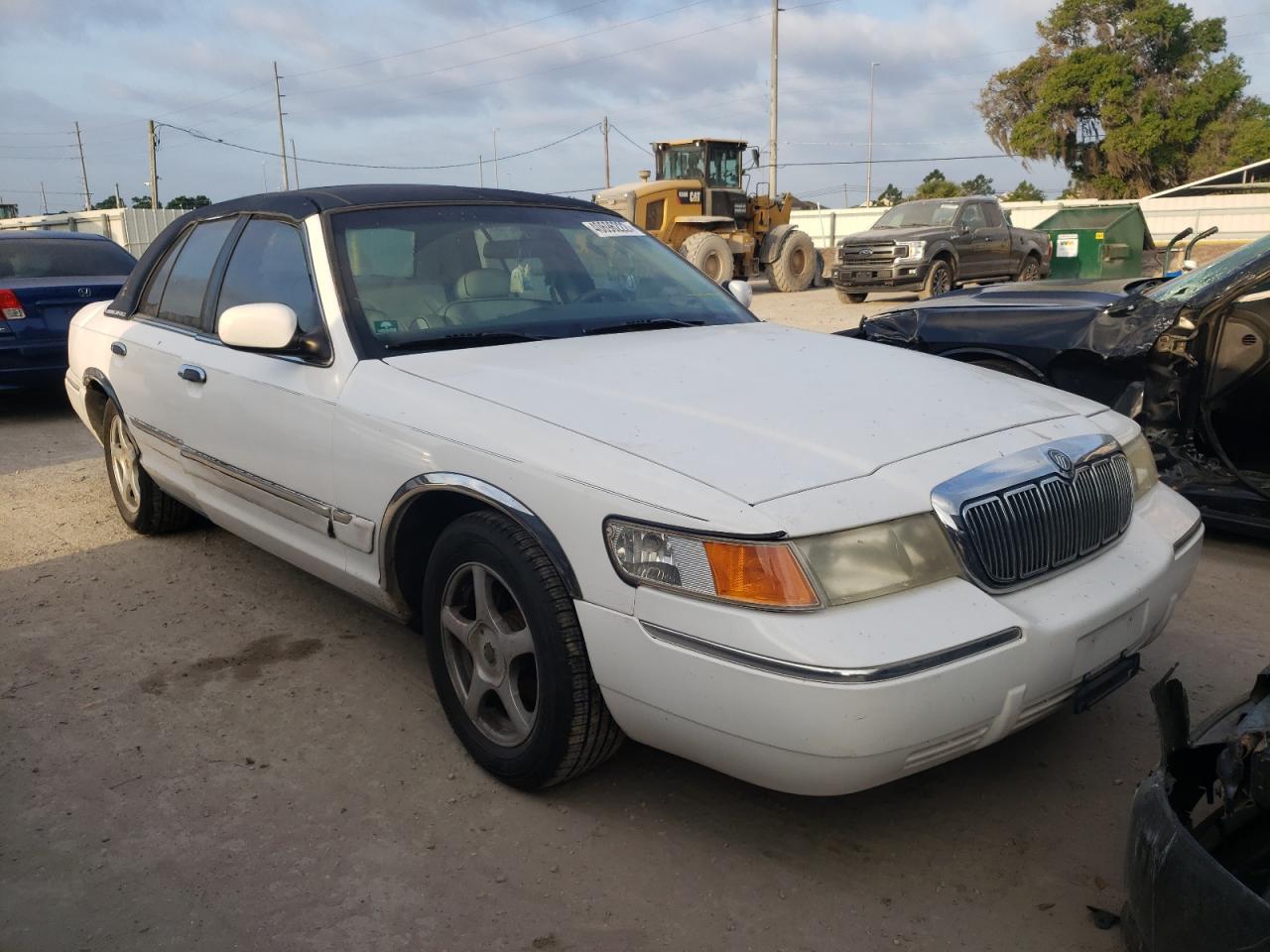 MERCURY GRAND MARQ 2002 with VIN 2MEFM74WX2X652228 - Photo from auction