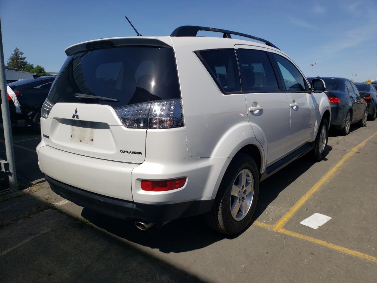 Photo 4 from auction – 2010 MITSUBISHI OUTLANDER with VIN JA4AT2AW7AZ013006