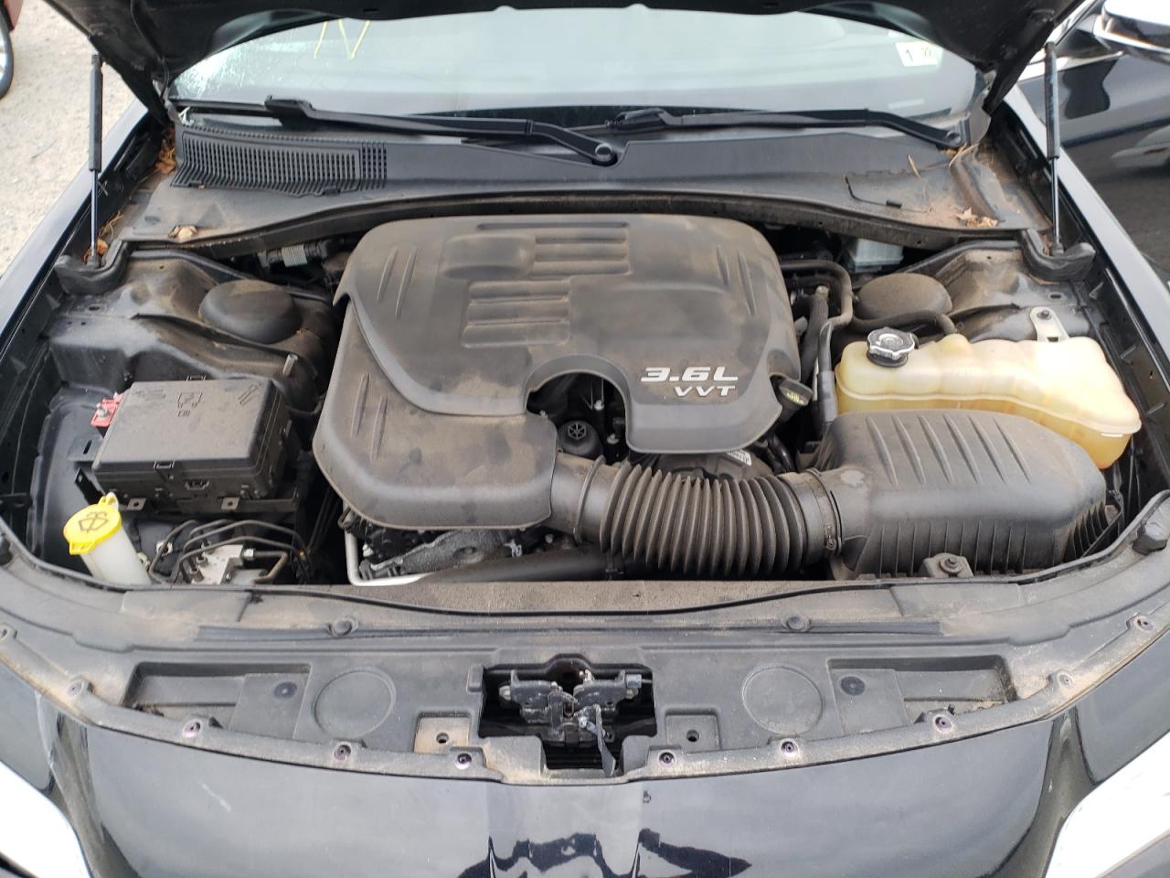 Photo 7 from auction – 2016 CHRYSLER 300 LIMITE with VIN 2C3CCARG2GH230711