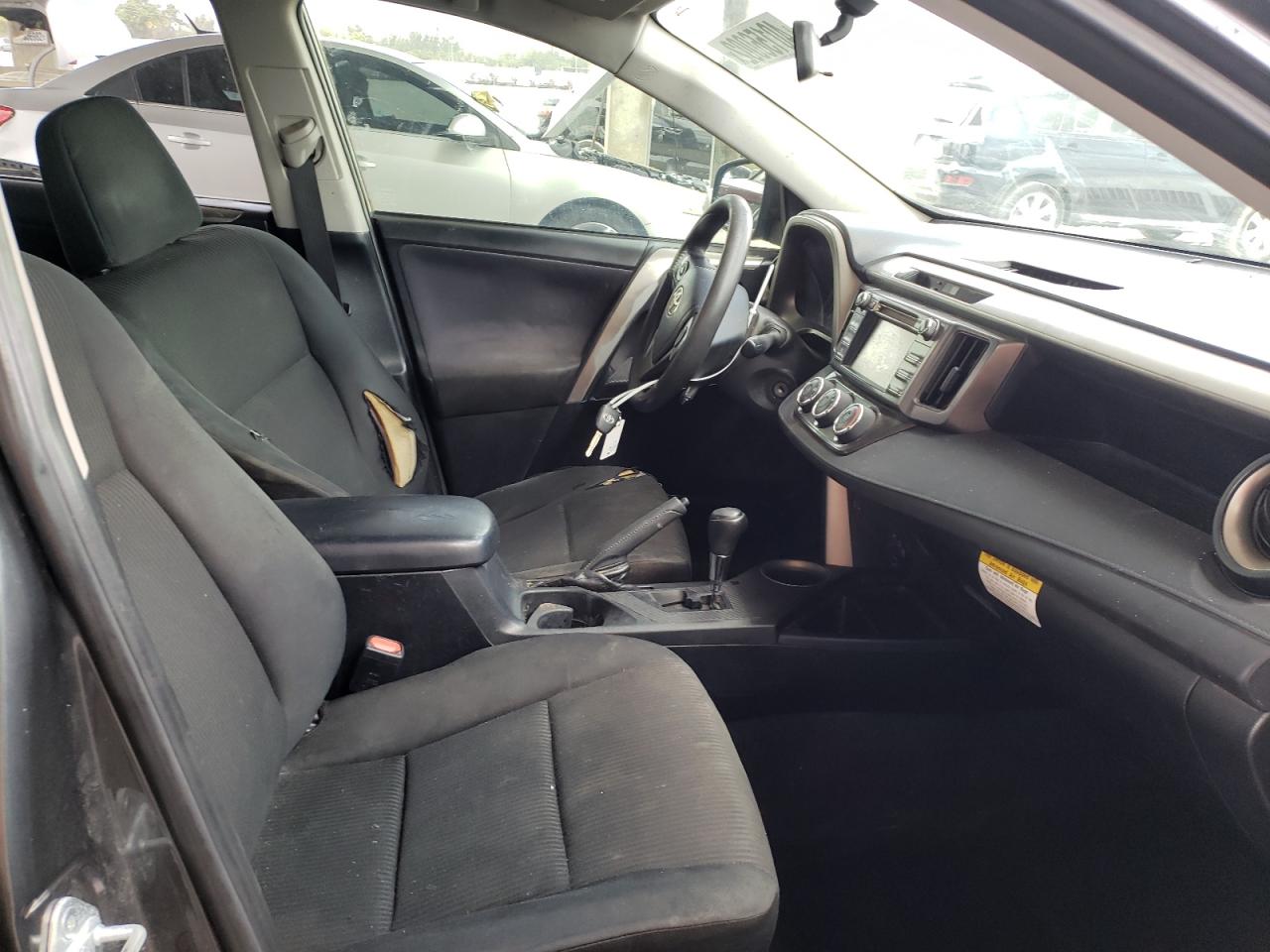 Фото 5 с аукциона – 2015 TOYOTA RAV4 LE с VIN JTMZFREV1FD080571