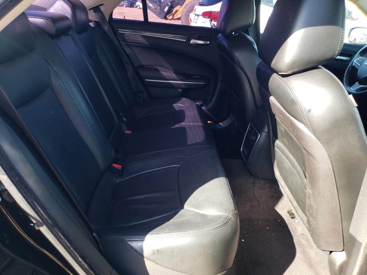 Photo 6 from auction – 2016 CHRYSLER 300 LIMITE with VIN 2C3CCARG1GH262324