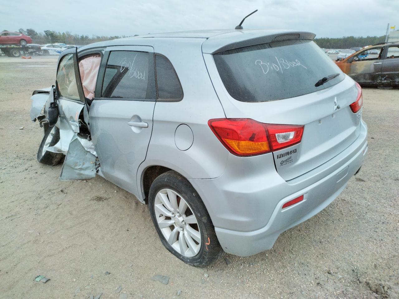 Photo 3 from auction – 2011 MITSUBISHI OUTLANDER with VIN JA4AR4AU8BZ018869