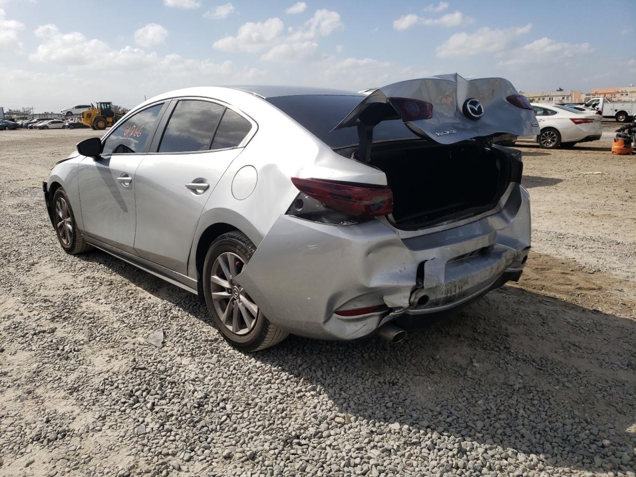 Photo 3 from auction – 2019 MAZDA 3 with VIN 3MZBPABL3KM114301
