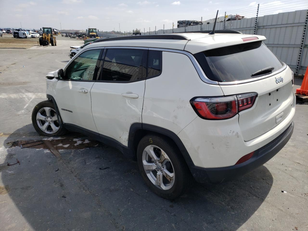 Photo 3 from auction – 2018 JEEP COMPASS LA with VIN 3C4NJCBB4JT145047