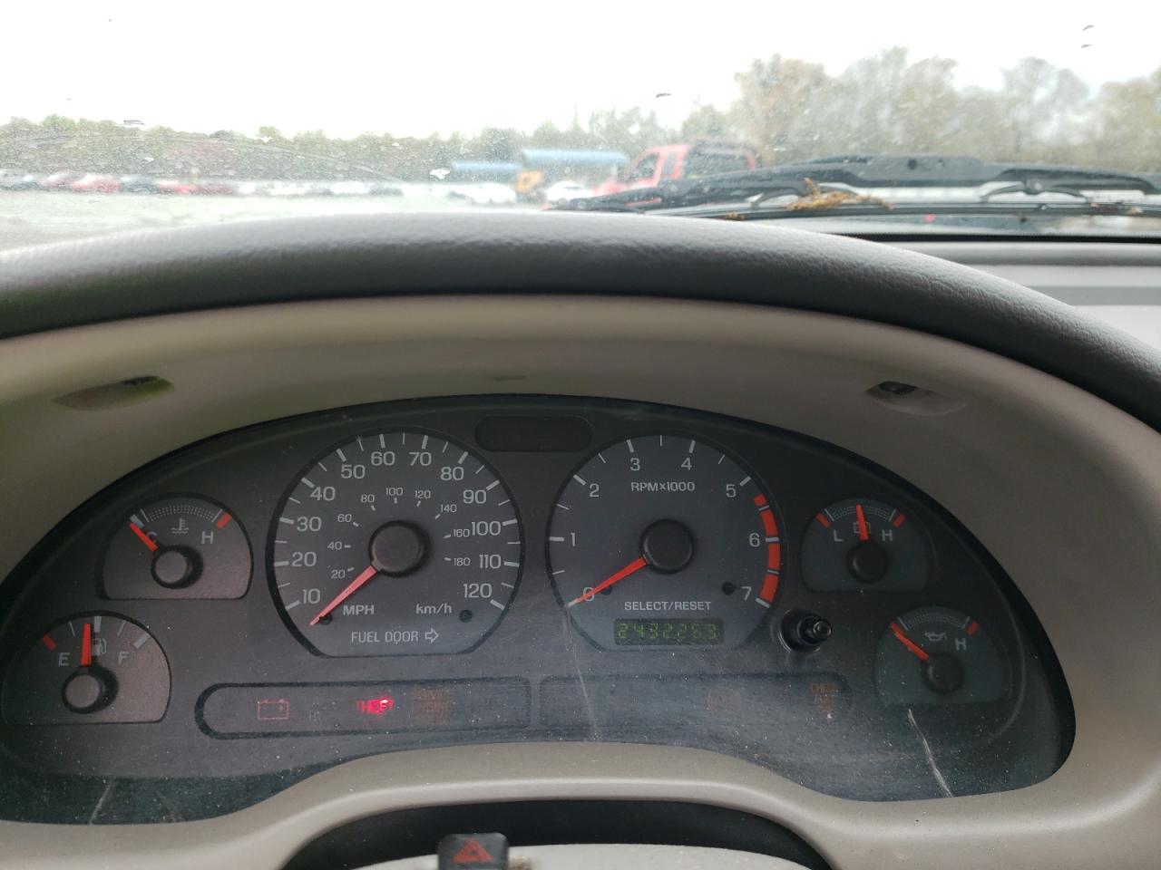 Photo 8 from auction – 2002 FORD MUSTANG with VIN 1FAFP44452F224462