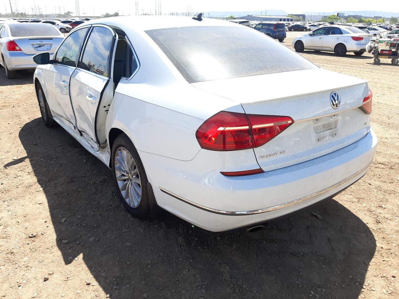 Photo 3 from auction – 2016 VOLKSWAGEN PASSAT SE with VIN 1VWBT7A38GC042276