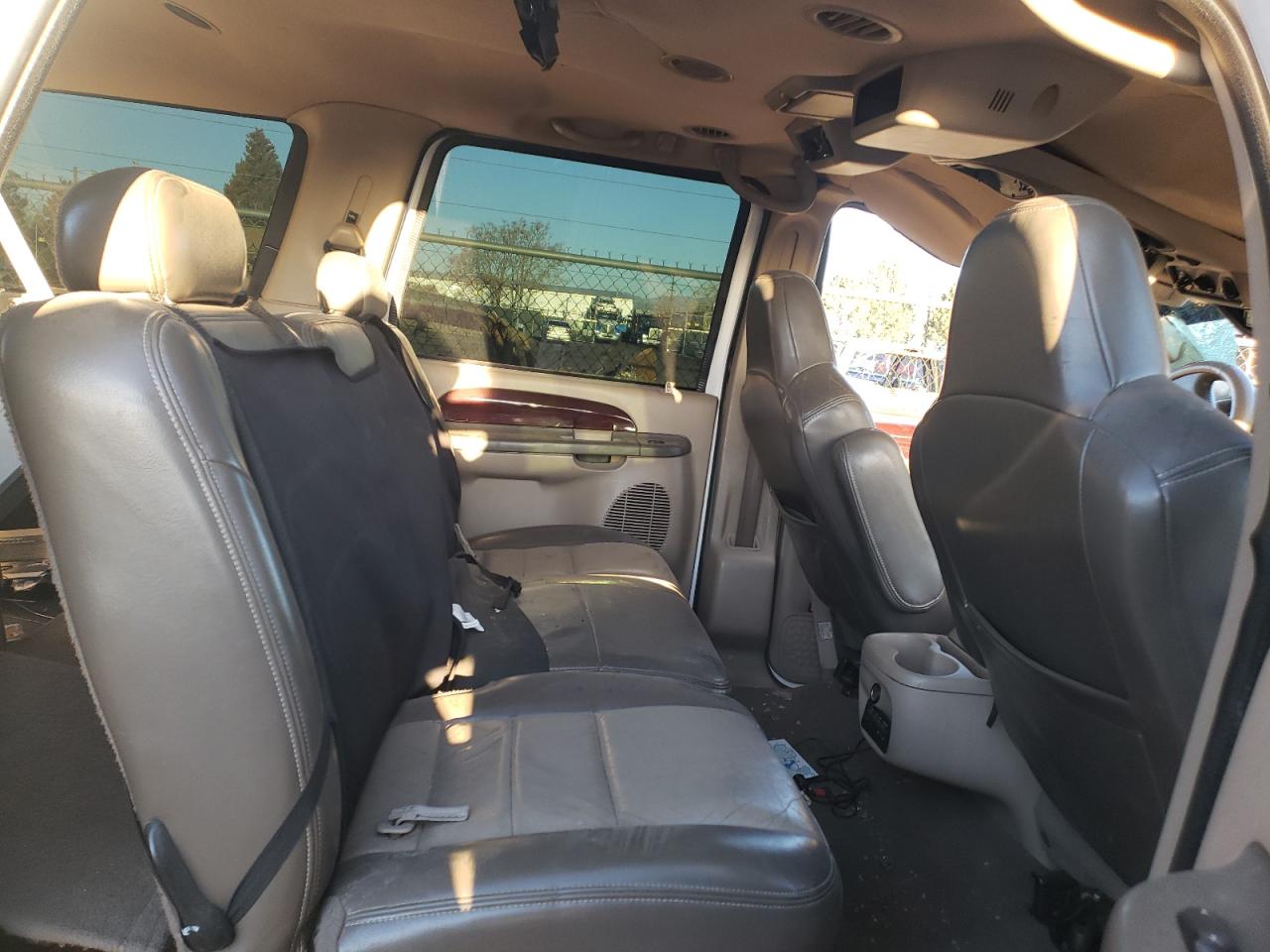 Photo 6 from auction – 2003 FORD EXCURSION with VIN 1FMNU45S33EA80778