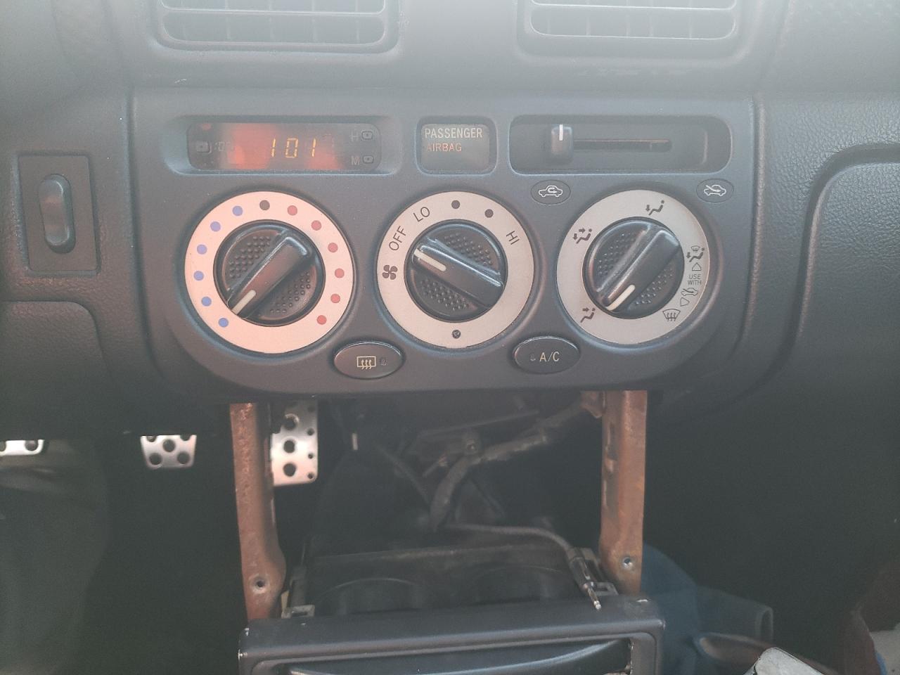 Photo 9 from auction – 2002 TOYOTA MR2 SPYDER with VIN JTDFR320320053017