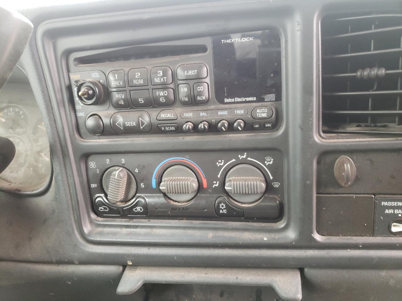 Photo 9 from auction – 2002 CHEVROLET SILVERADO with VIN 2GCEC19T421315987