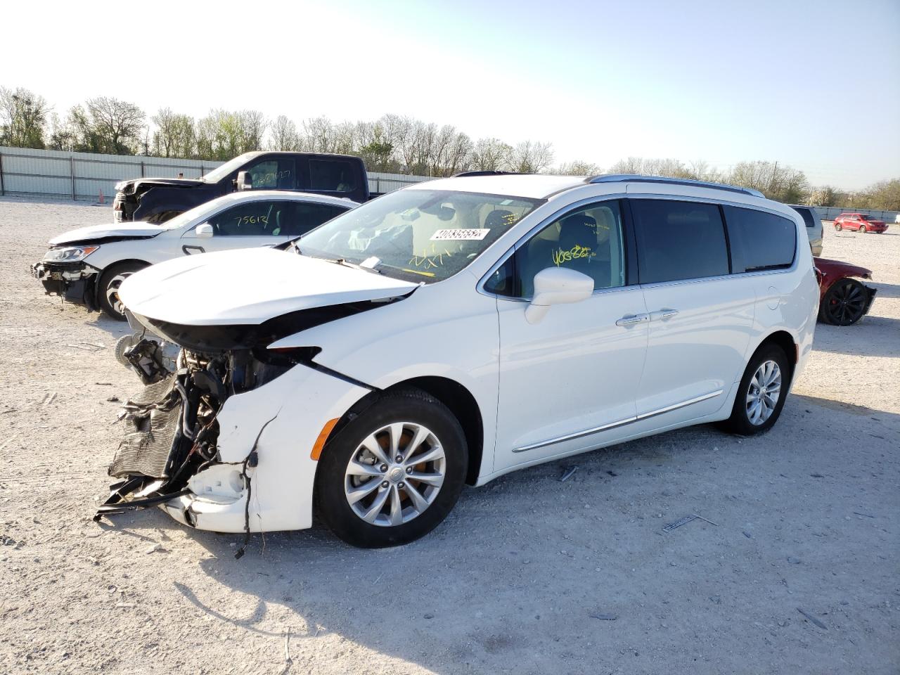 Zdjęcie 2 z aukcji – 2018 CHRYSLER PACIFICA T z VIN 2C4RC1BGXJR277471