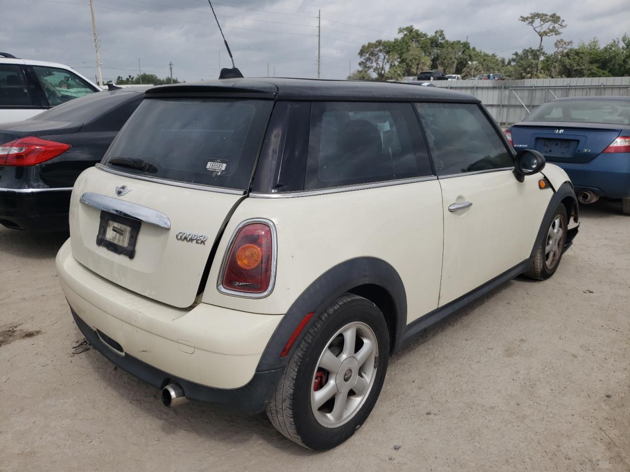 Photo 4 from auction – 2009 MINI COOPER with VIN WMWMF33579TW75233
