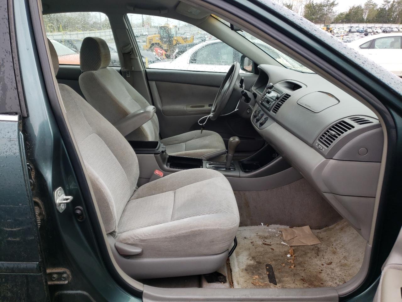 Photo 5 from auction – 2004 TOYOTA CAMRY LE with VIN 4T1BE32K84U377938