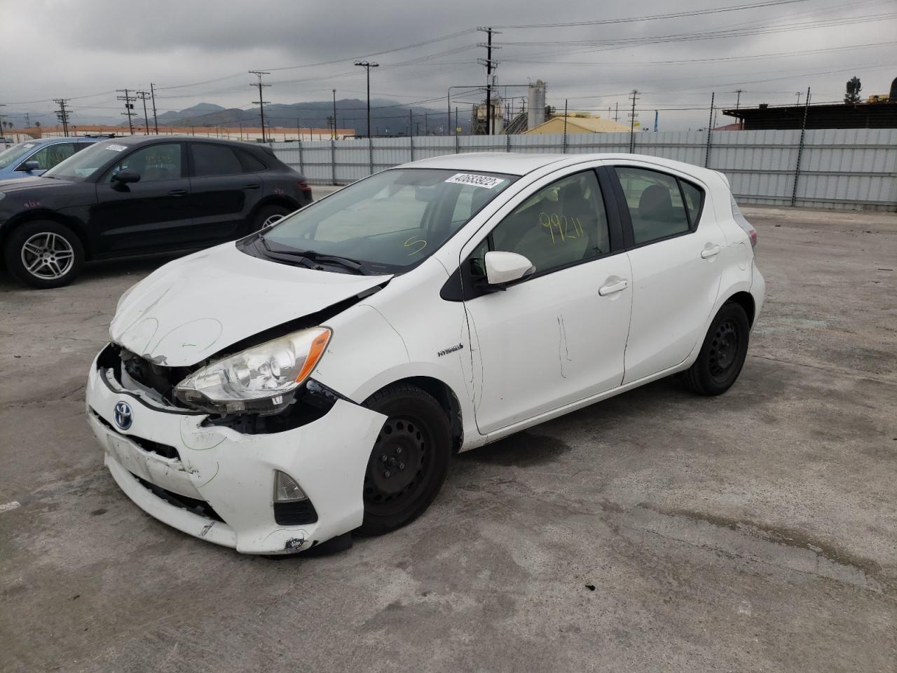 Photo 2 from auction – 2014 TOYOTA PRIUS C with VIN JTDKDTB35E1572575