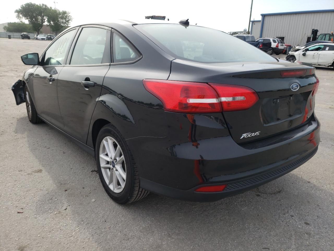 Photo 3 from auction – 2015 FORD FOCUS SE with VIN 1FADP3F28FL317237