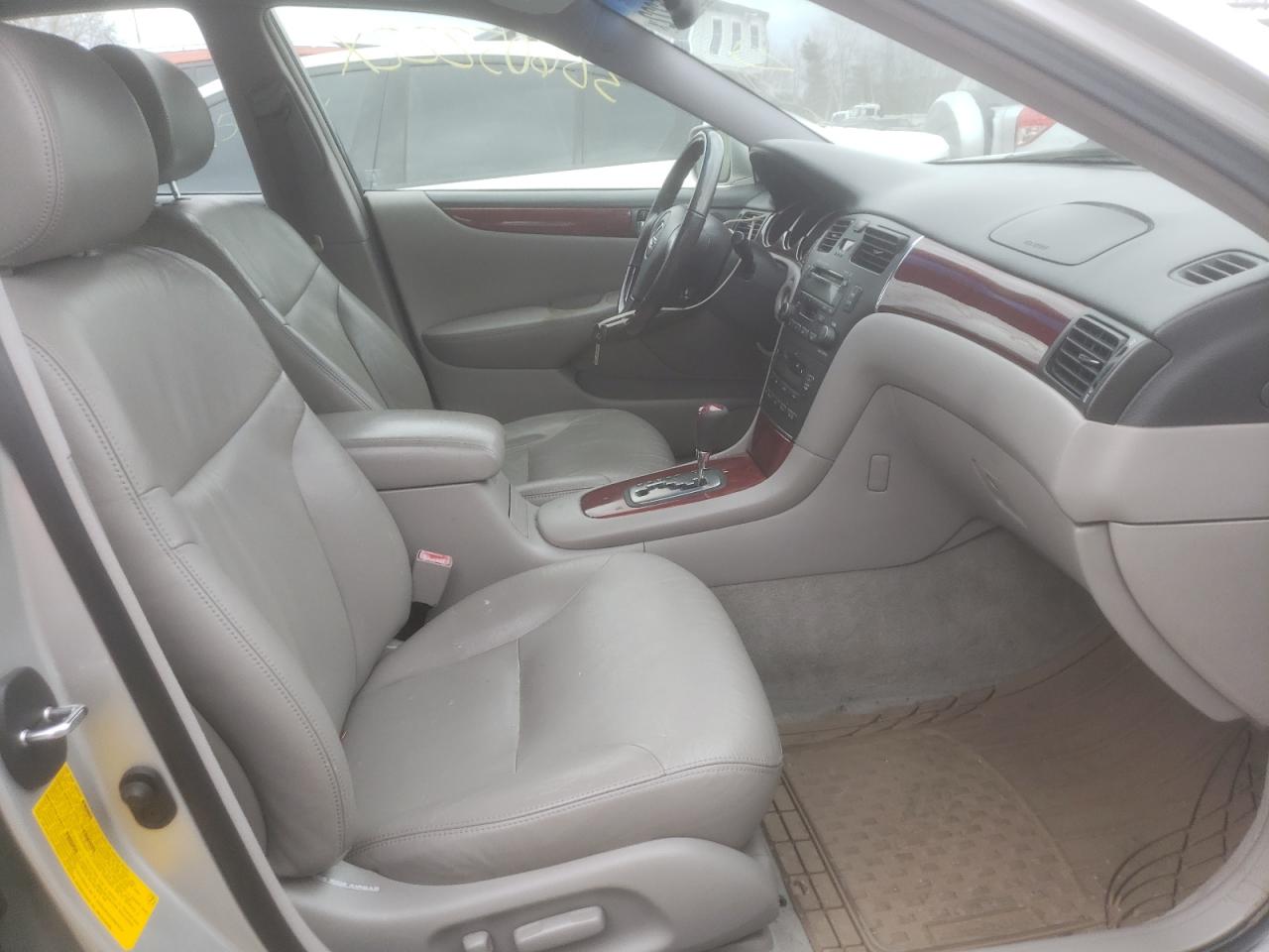 Photo 5 from auction – 2002 LEXUS ES 300 with VIN JTHBF30G725033734
