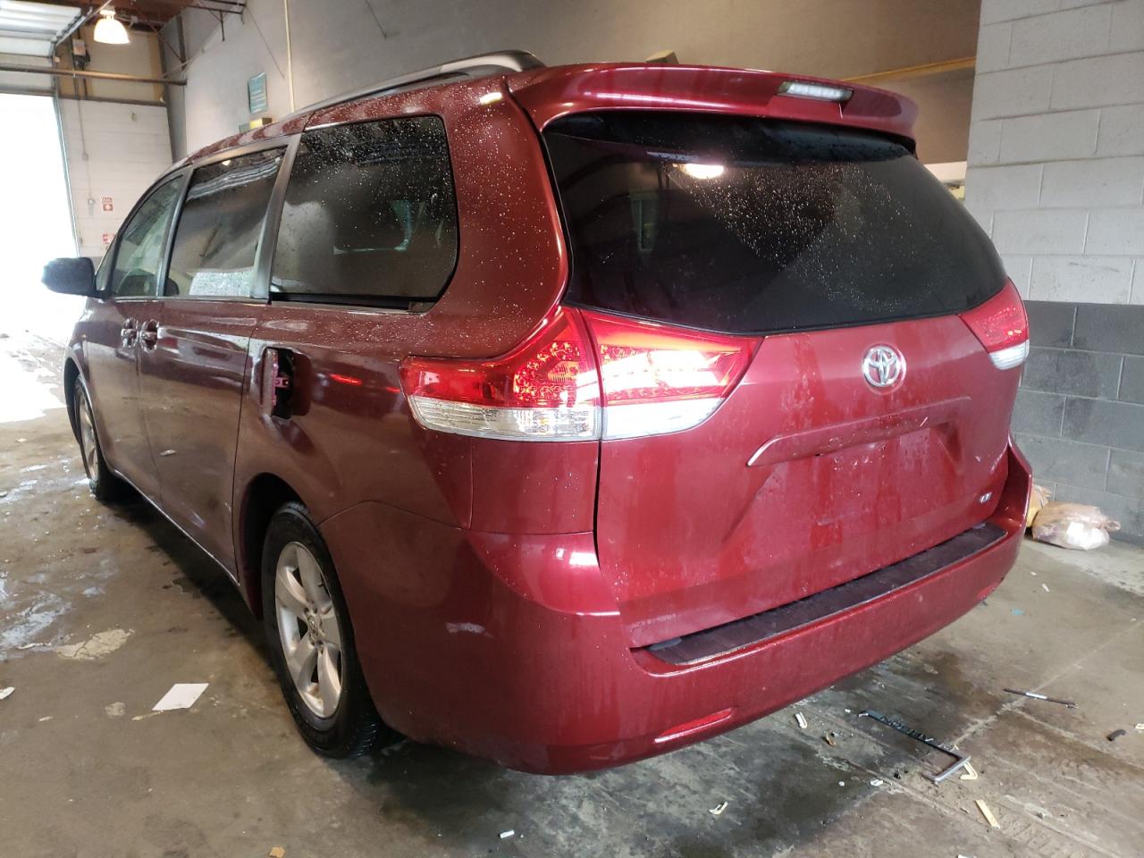 Photo 3 from auction – 2013 TOYOTA SIENNA LE with VIN 5TDKK3DC4DS312950