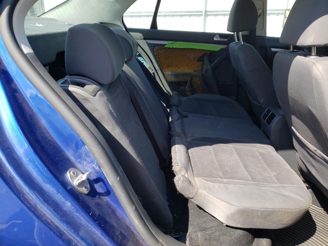 Photo 6 from auction – 2008 VOLKSWAGEN JETTA S with VIN 3VWJM71K98M092295