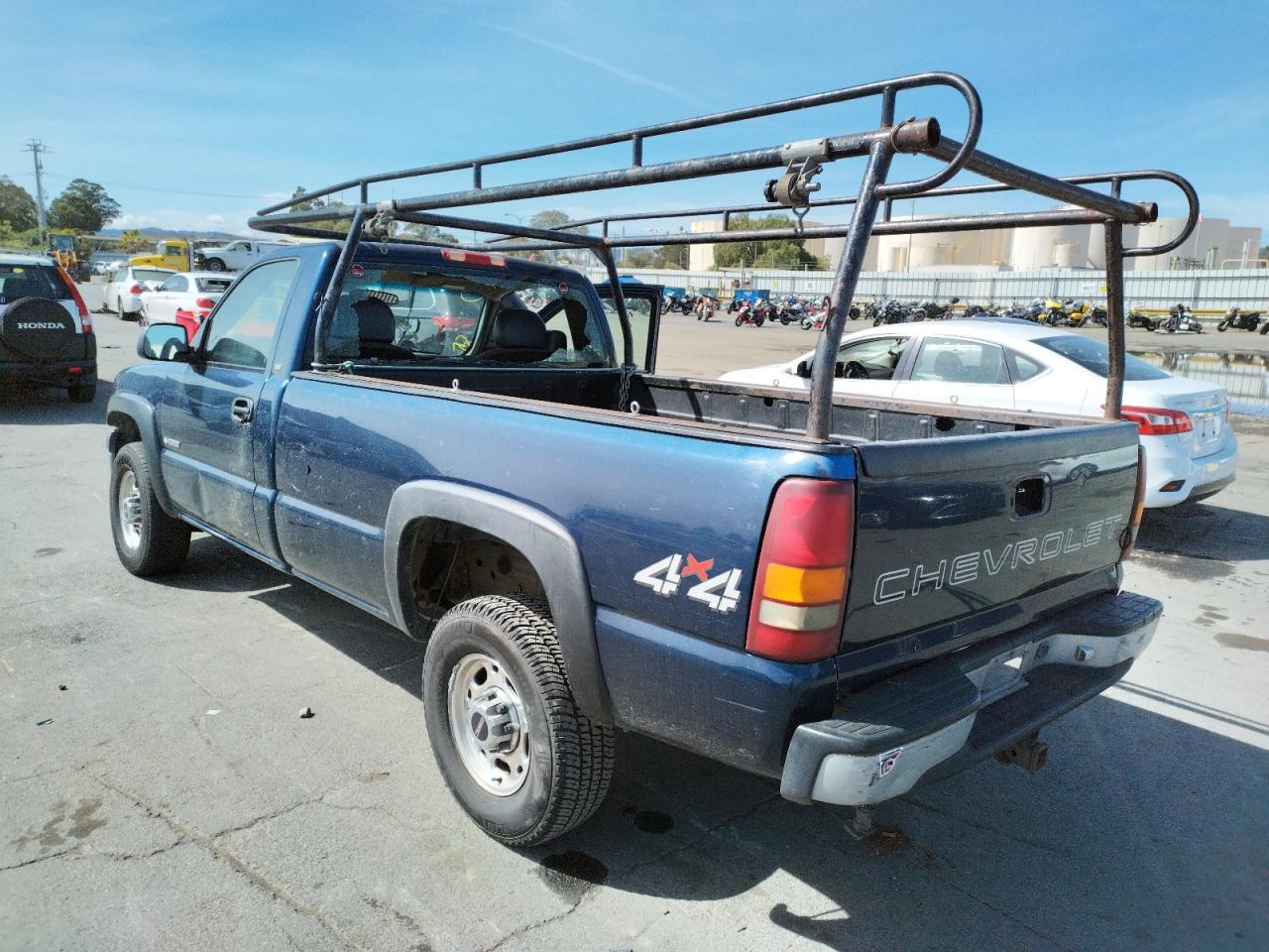 Photo 3 from auction – 2000 CHEVROLET SILVERADO with VIN 1GCGK24U0YZ266904