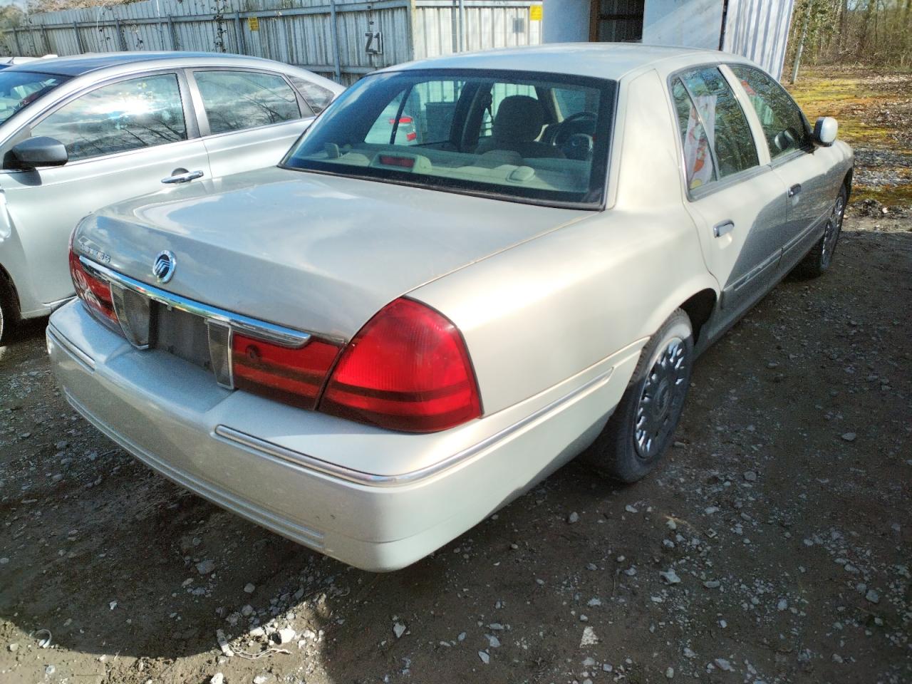 Photo 4 from auction – 2003 MERCURY GRAND MARQ with VIN 2MEFM74W63X685051