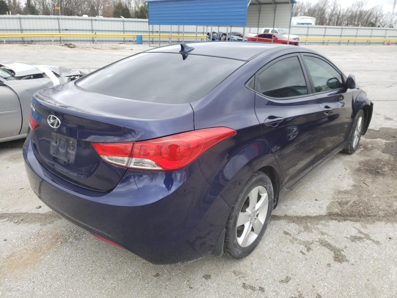Photo 4 from auction – 2013 HYUNDAI ELANTRA GL with VIN 5NPDH4AE1DH220171