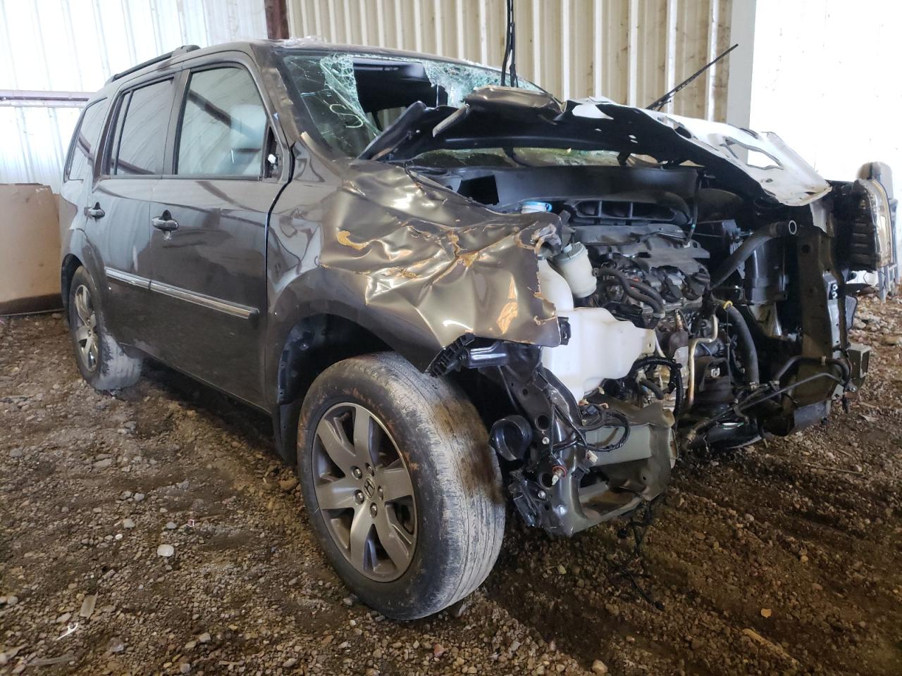 HONDA PILOT TOUR 2015 with VIN 5FNYF3H9XFB016870 - Photo from auction