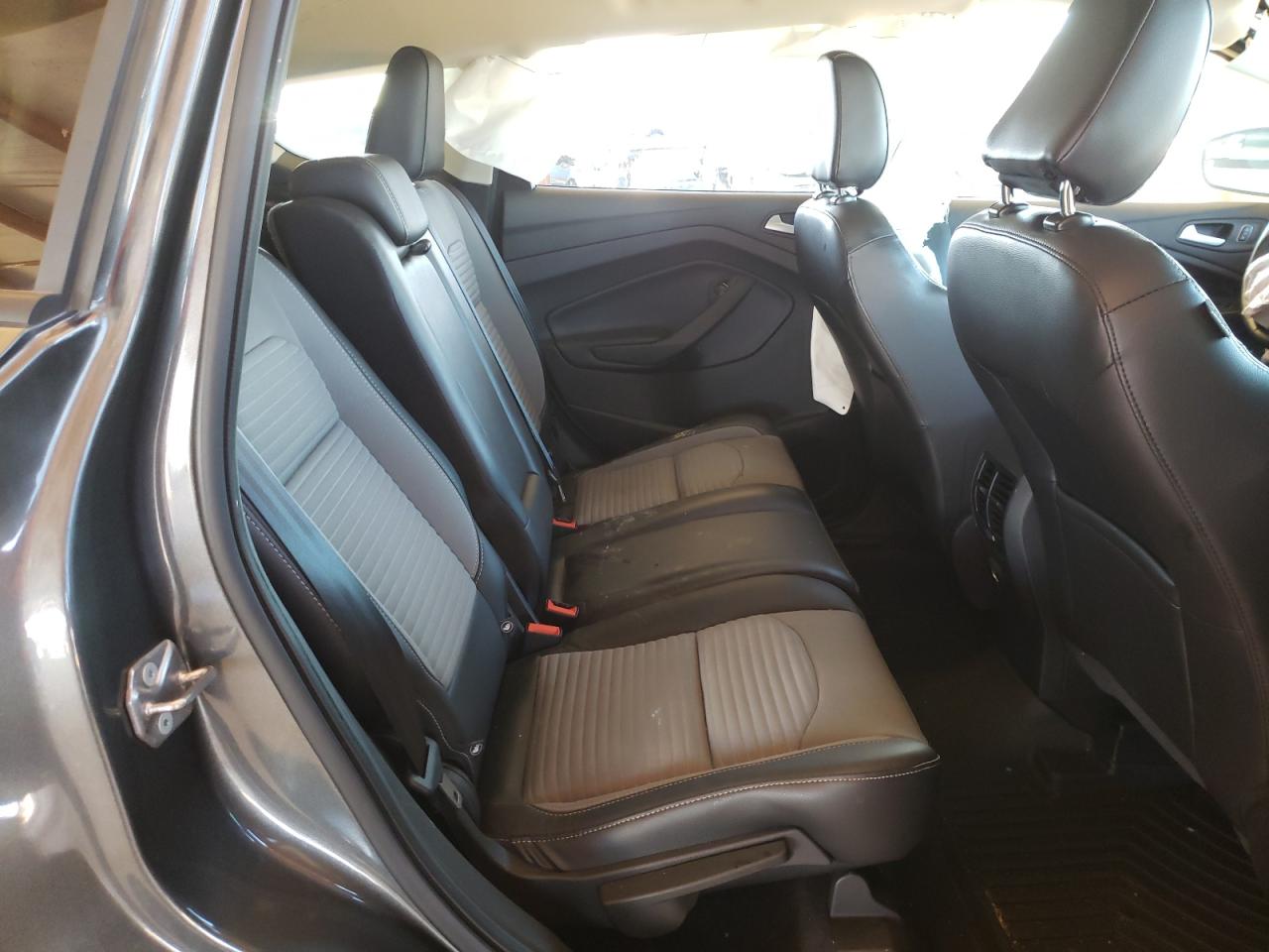Photo 6 from auction – 2019 FORD ESCAPE SE with VIN 1FMCU0GD5KUB47268