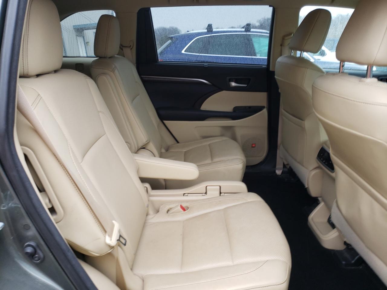 Photo 6 from auction – 2015 TOYOTA HIGHLANDER with VIN 5TDDKRFH7FS073904