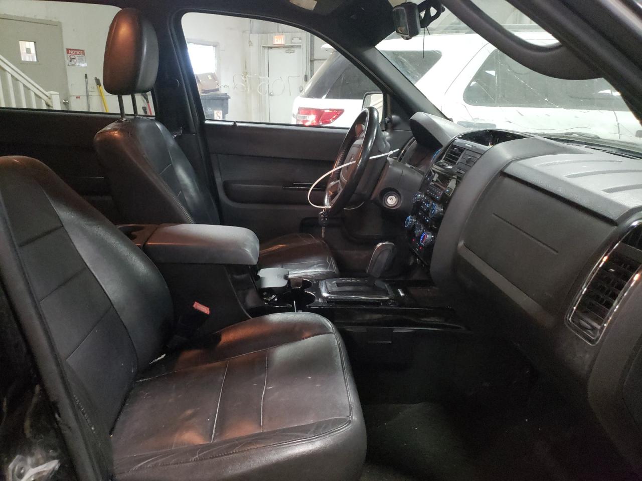 Photo 5 from auction – 2010 FORD ESCAPE LIM with VIN 1FMCU0E75AKA33200