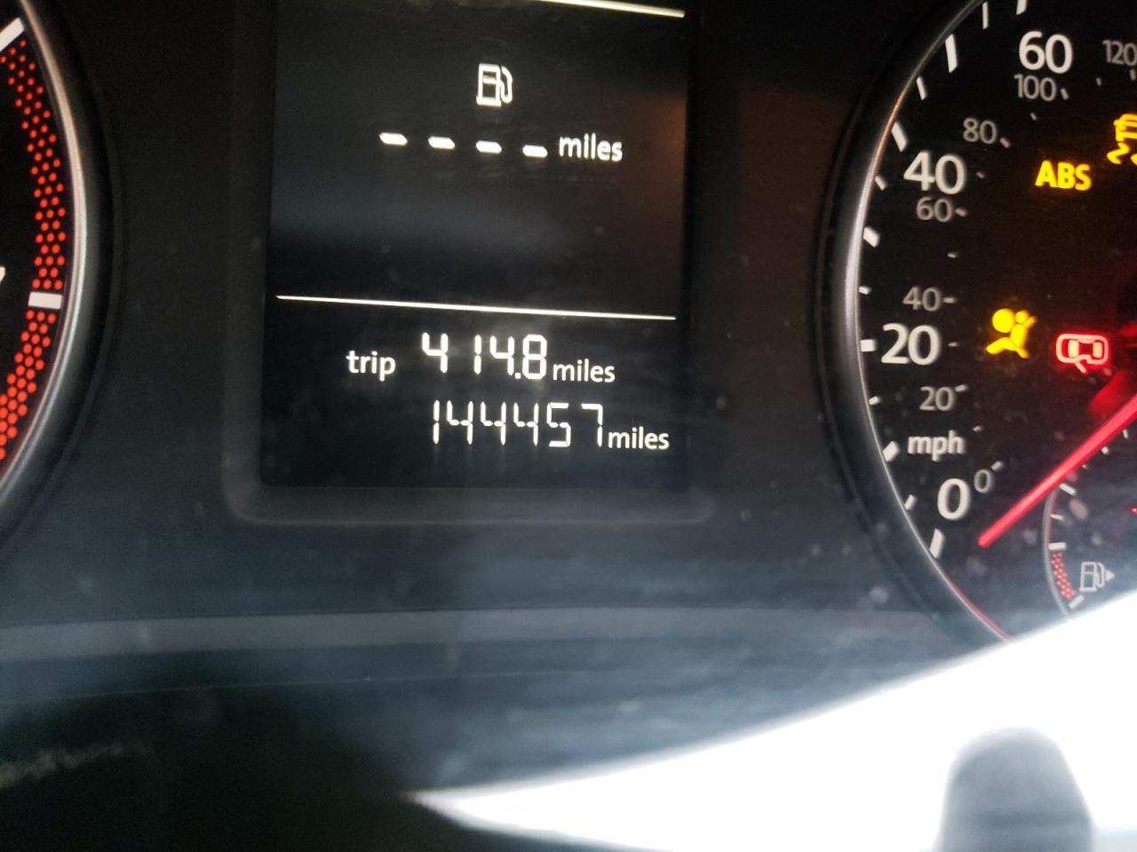 Photo 8 from auction – 2014 VOLKSWAGEN PASSAT S with VIN 1VWAS7A33EC035845