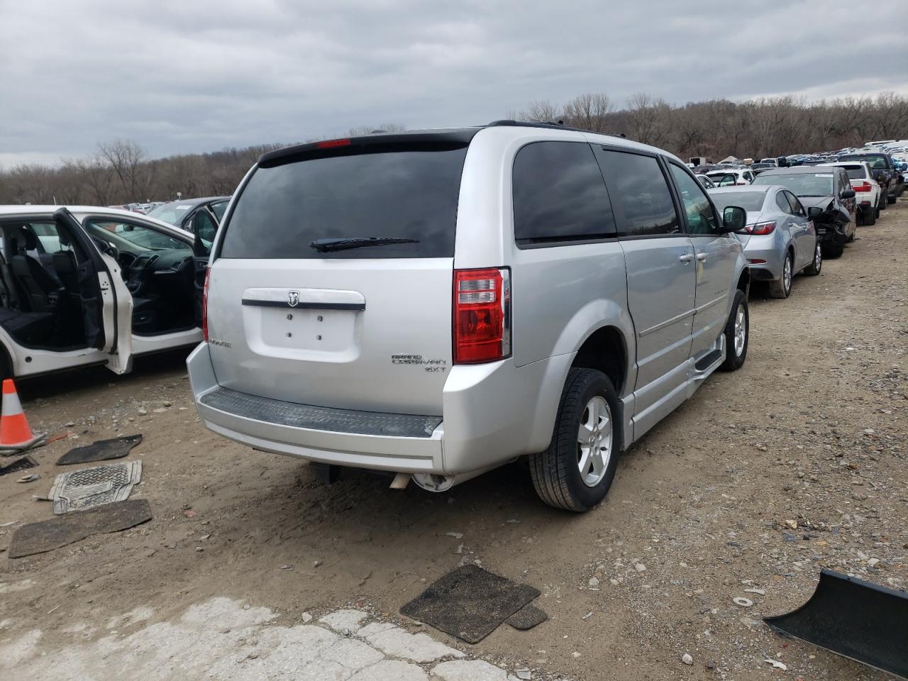 Photo 4 from auction – 2010 DODGE GRAND CARA with VIN 2D4RN5D12AR350426