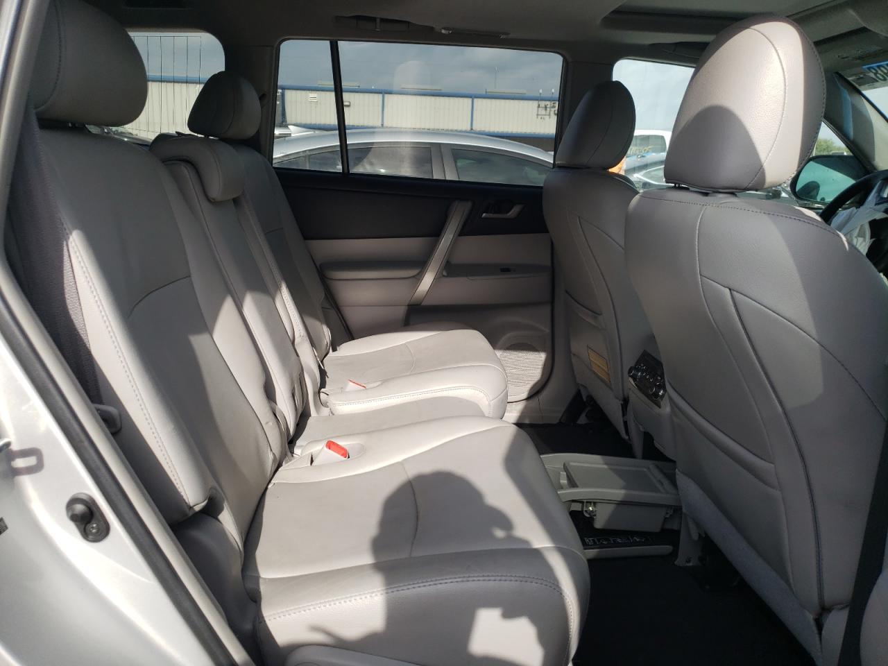 Photo 6 from auction – 2013 TOYOTA HIGHLANDER with VIN 5TDZK3EH6DS139280