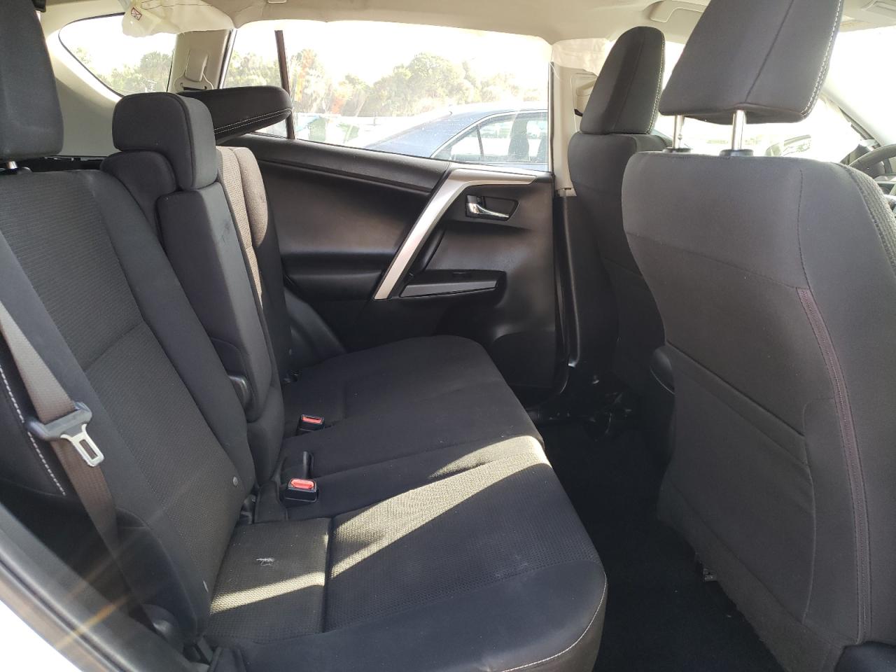 Photo 6 from auction – 2018 TOYOTA RAV4 ADVEN with VIN JTMWFREV1JJ210488