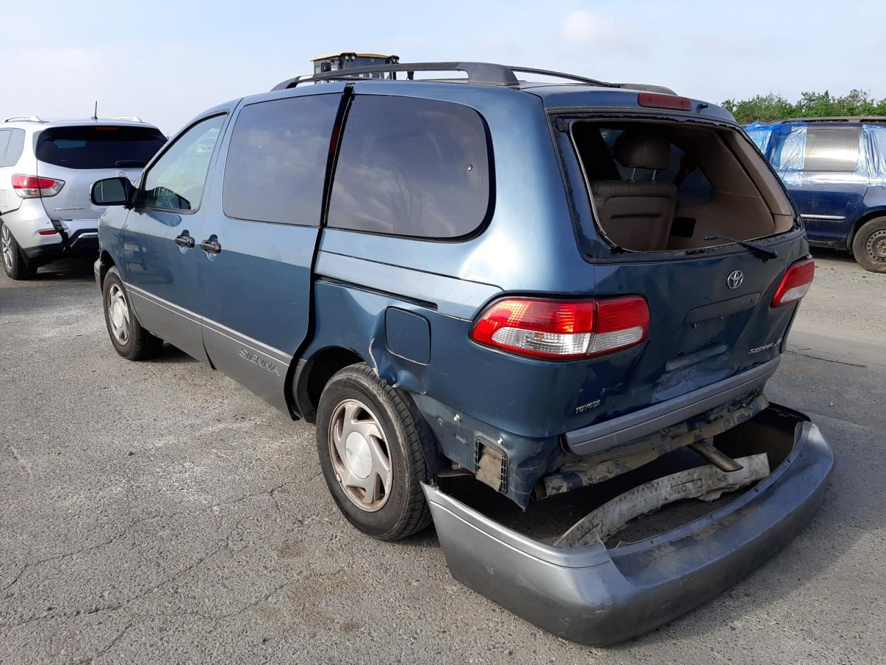 Photo 3 from auction – 2001 TOYOTA SIENNA LE with VIN 4T3ZF13C41U348527