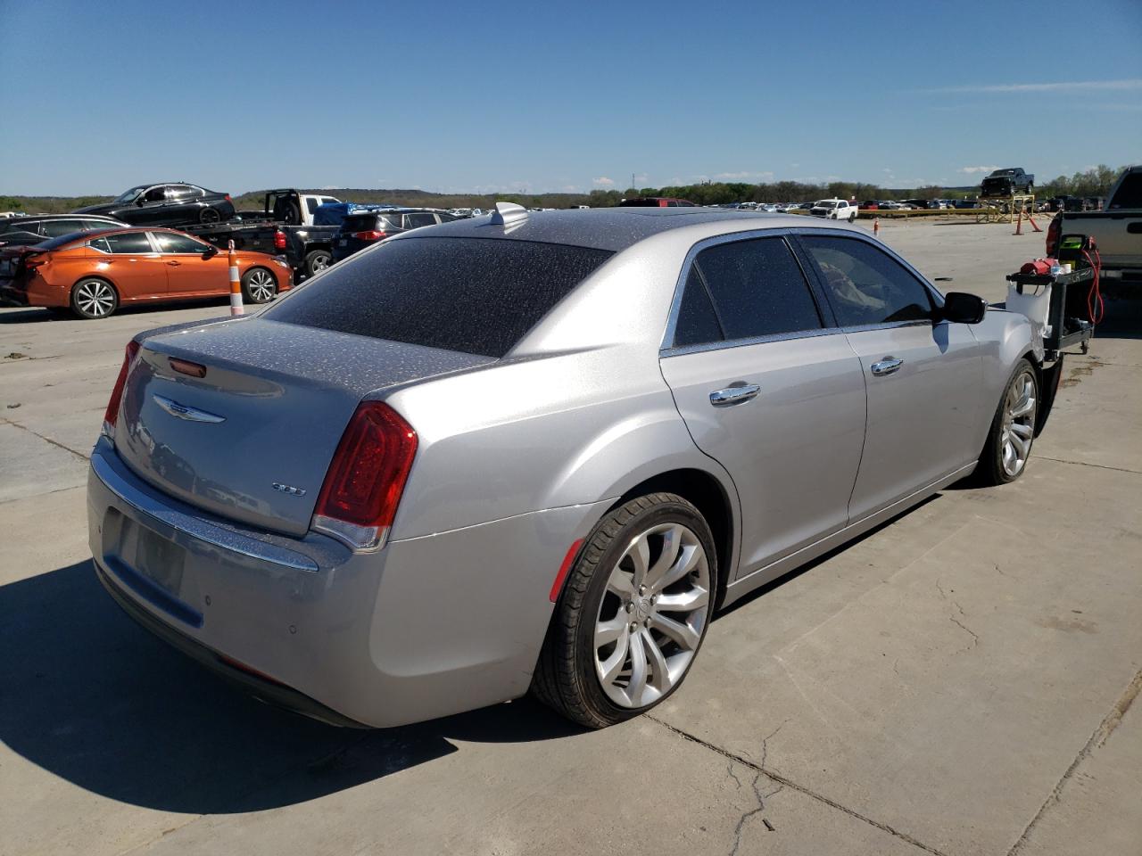 Photo 4 from auction – 2018 CHRYSLER 300 LIMITE with VIN 2C3CCAEG9JH301576