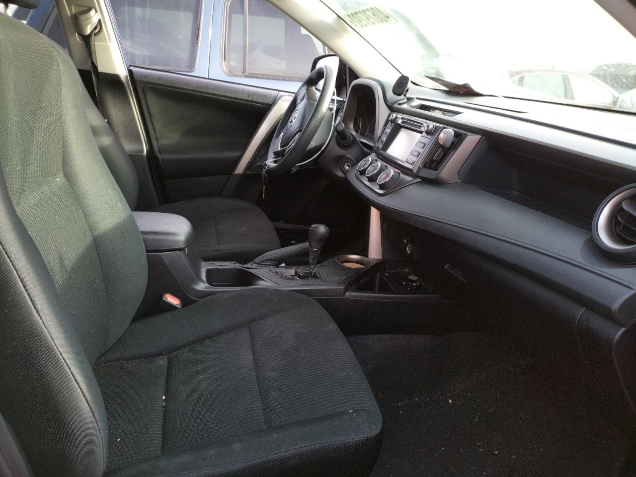 Photo 5 from auction – 2015 TOYOTA RAV4 LE with VIN 2T3ZFREV2FW209243