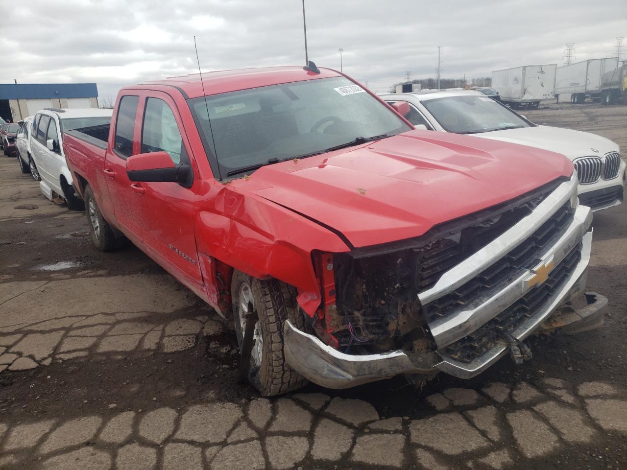 CHEVROLET SILVERADO 2018 with VIN 1GCVKREC2JZ164631 - Photo from auction