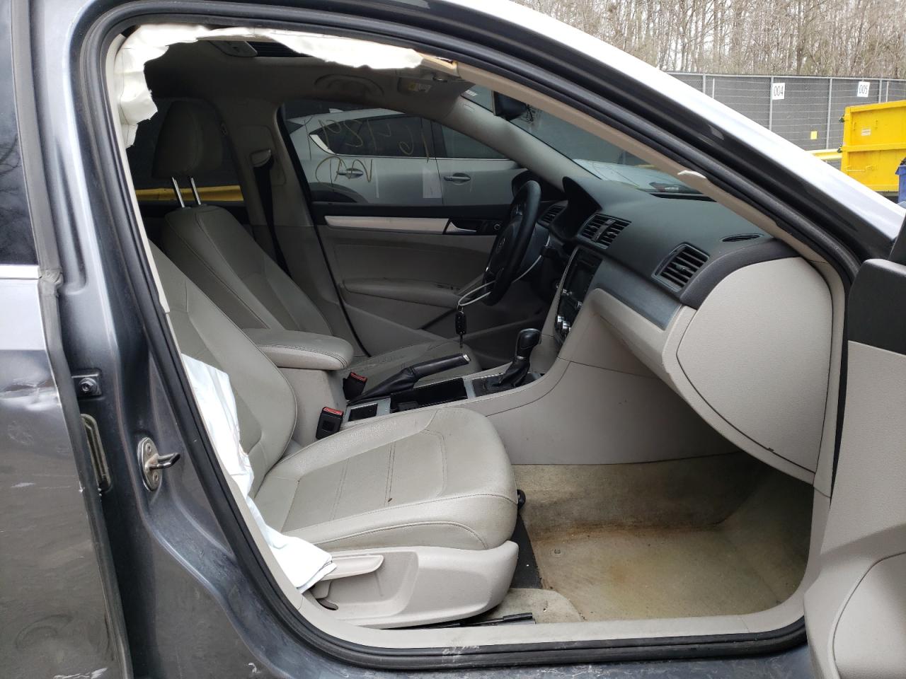 Photo 5 from auction – 2012 VOLKSWAGEN PASSAT SE with VIN 1VWBP7A37CC058080