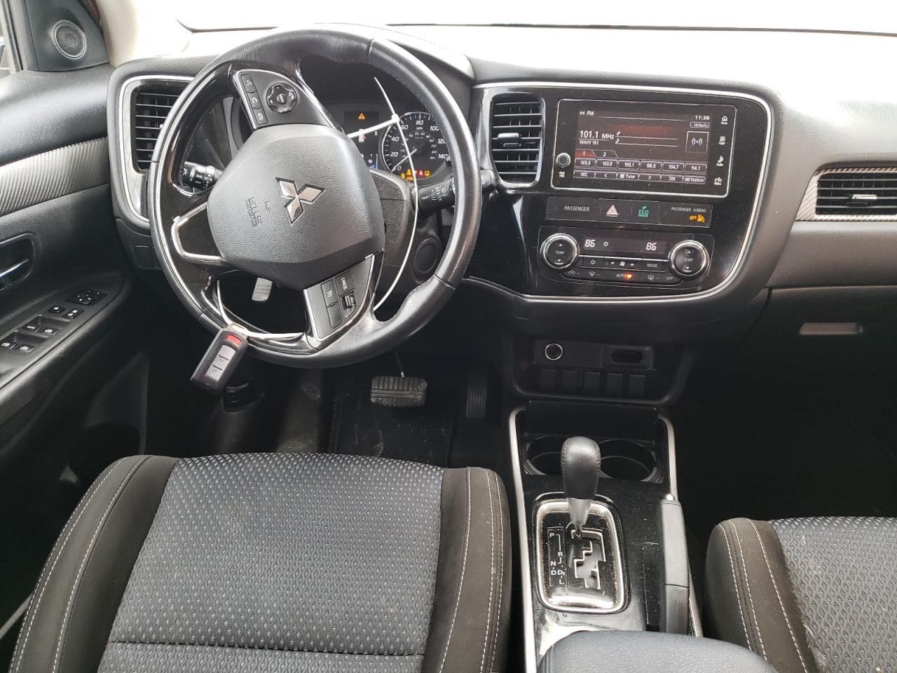 Photo 9 from auction – 2017 MITSUBISHI OUTLANDER with VIN JA4AD3A30HZ035626