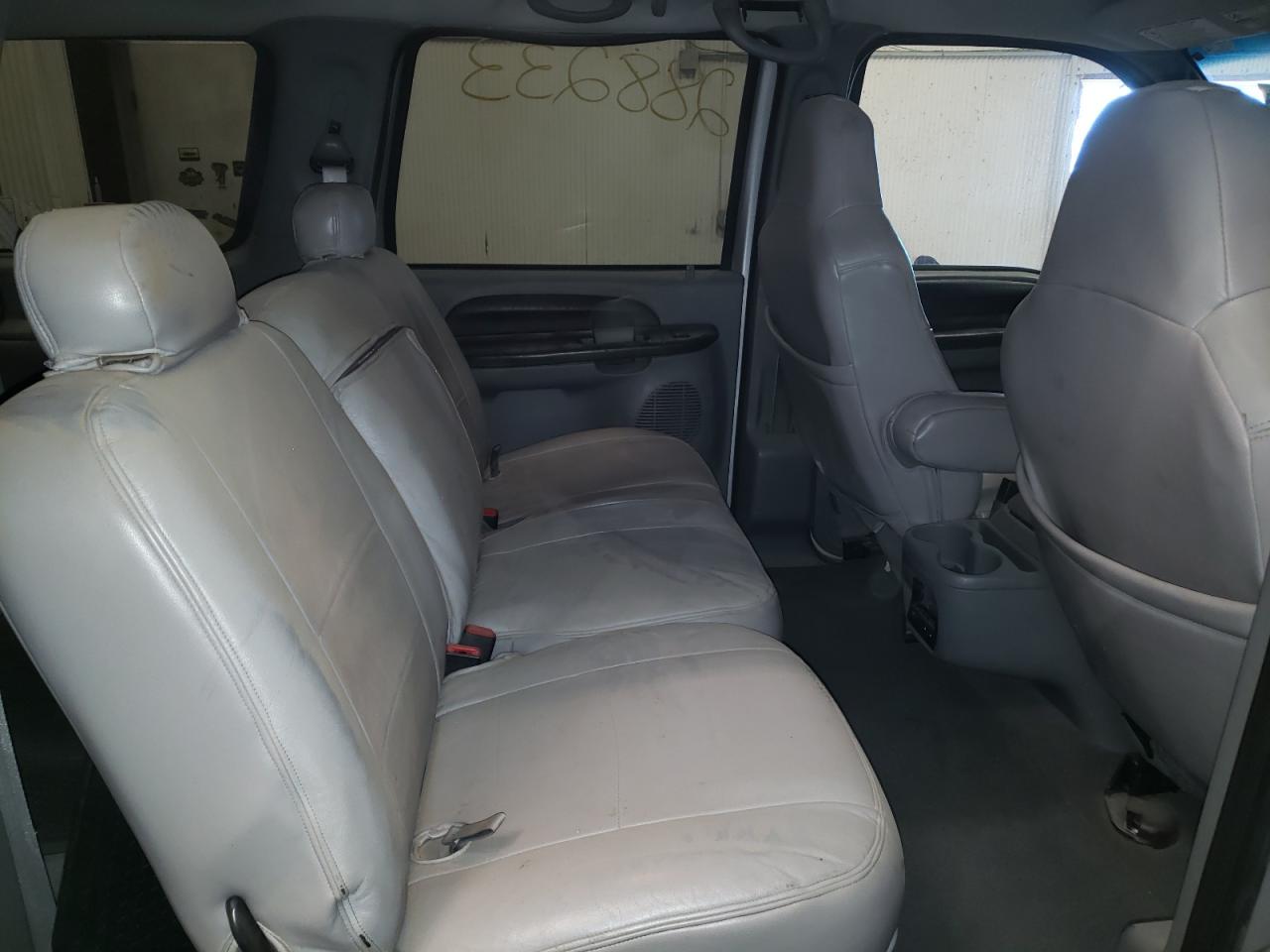 Photo 6 from auction – 2005 FORD EXCURSION with VIN 1FMNU41S05ED41261