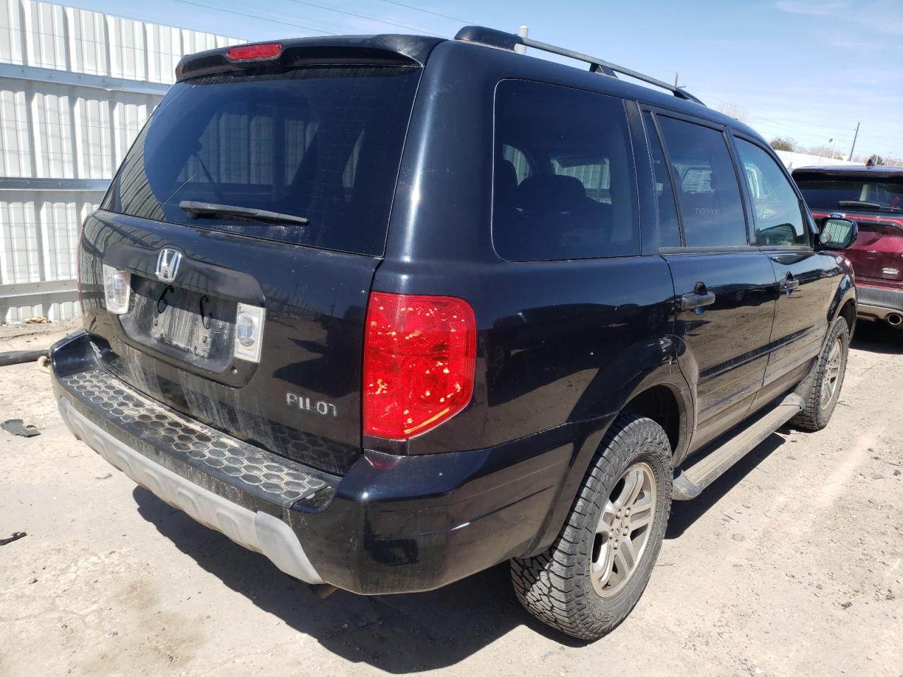 Photo 4 from auction – 2004 HONDA PILOT EXL with VIN 2HKYF18564H529632