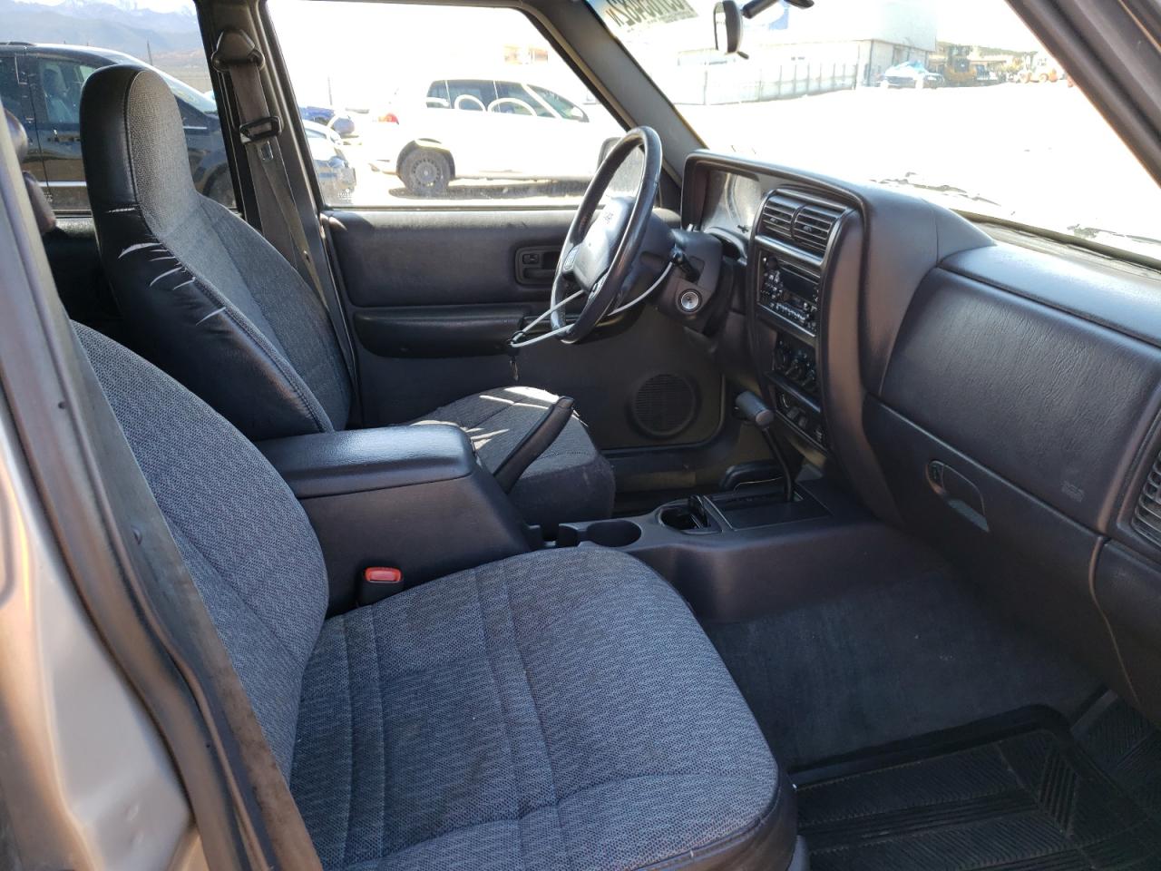 Photo 5 from auction – 2001 JEEP CHEROKEE S with VIN 1J4FF48S81L547548